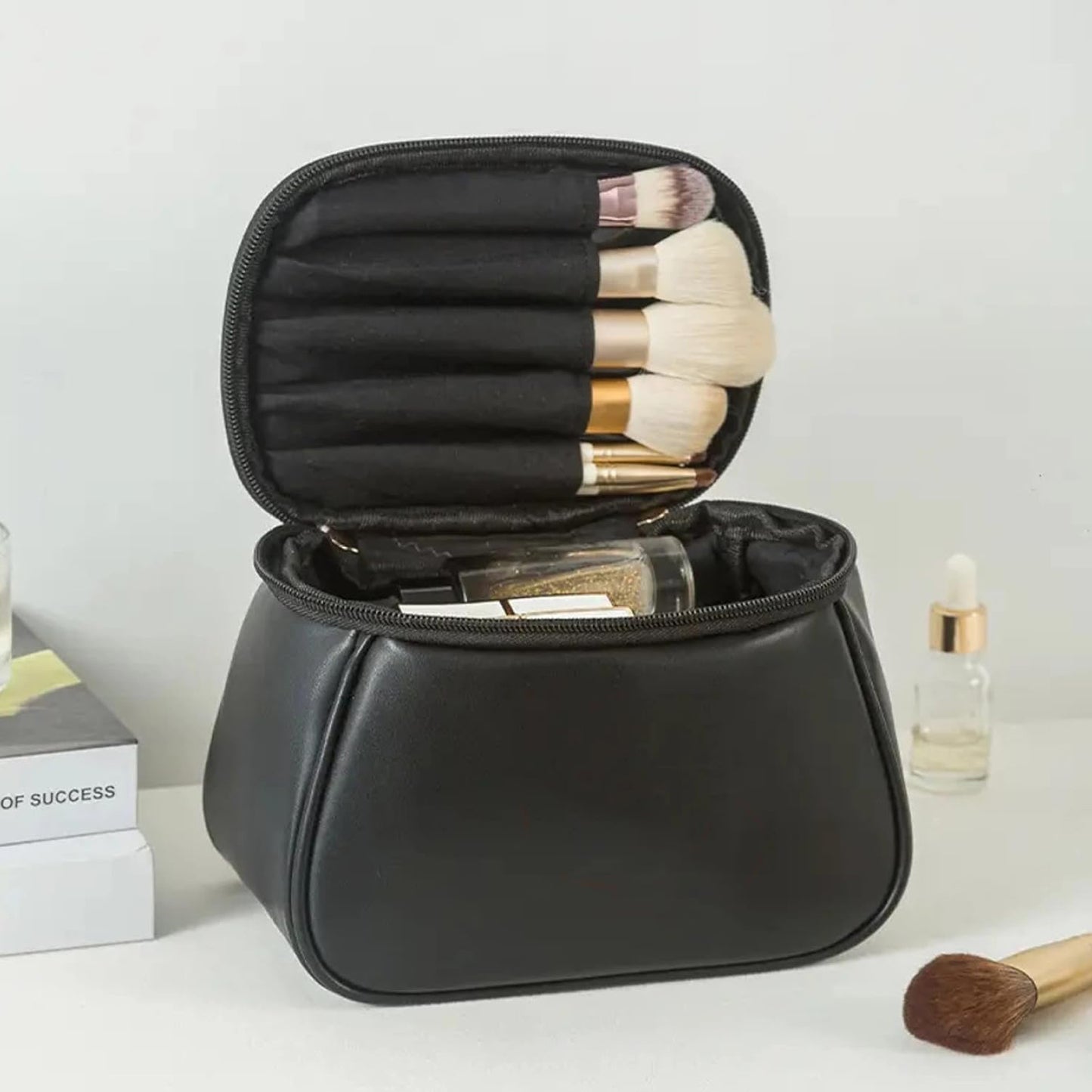 Stylish Toiletry Brush Large Capacity Leather Cosmetic Organizer With Handle