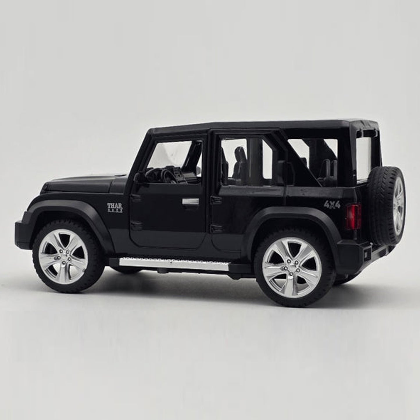 Thar Roxx Black 1:24 Die-Cast Model Car
